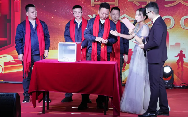 黄石yy易游平台2024年终晚会：凝心聚力，，，，，，共创绚烂！